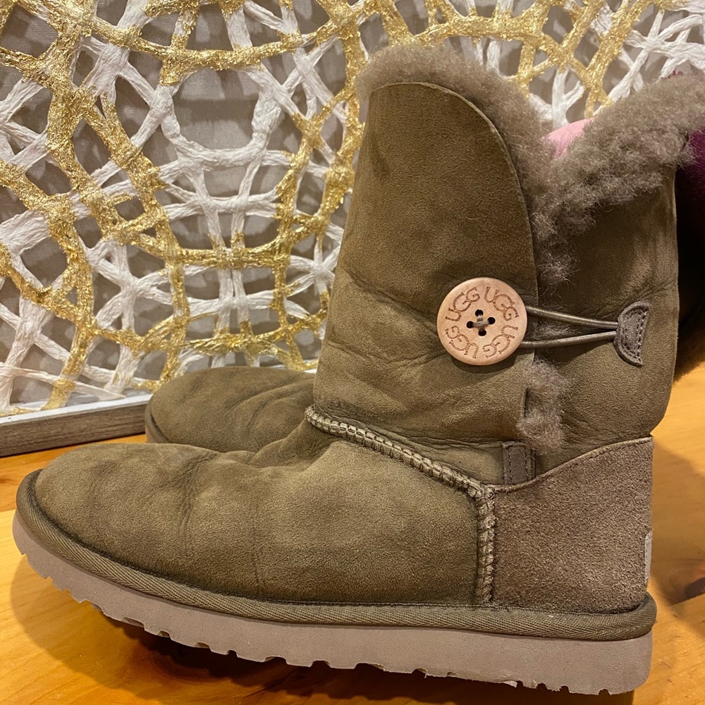 UGG Bailey Button II CHESTNUT Short Bootie Size 8